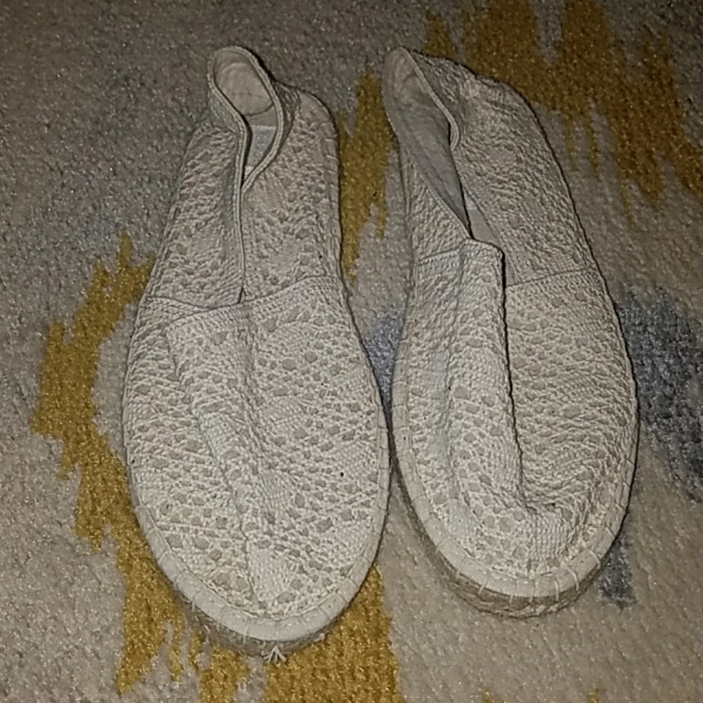 Lace flats
